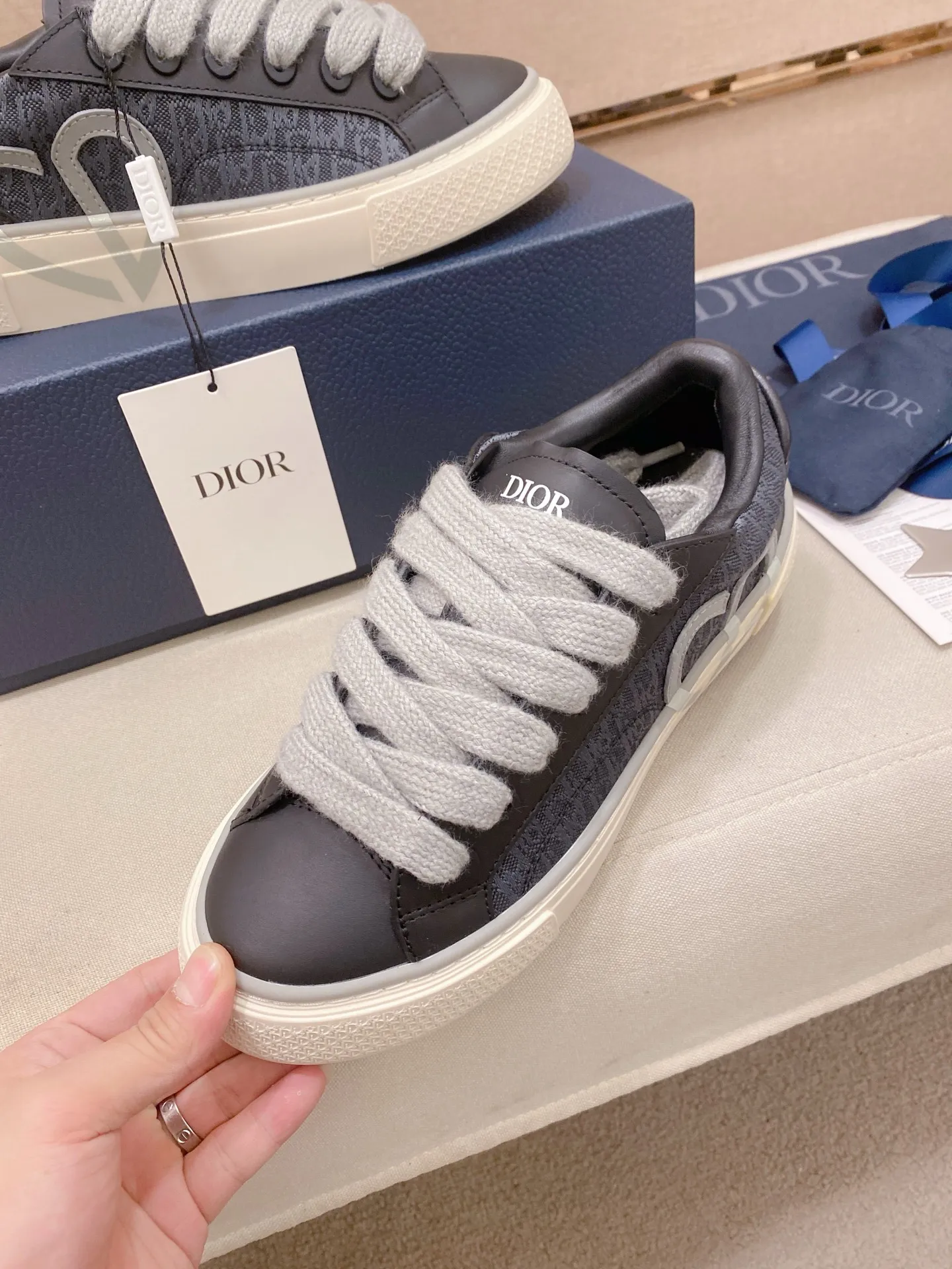 Factory price: 300 Men's shoes 💰[Dior·Dior] Top 🔍Couple style 💏🔍New casual sports style couple shoes, new four-season design, perfect workmanship, lace-up lazy style to create cabinet quality, upper: imported first-layer cowhide, sheepskin lining is soft and comfortable, ultra-light TPU wear-resistant outsole, simple, versatile fashion men's shoes, excellent color code number 35--44